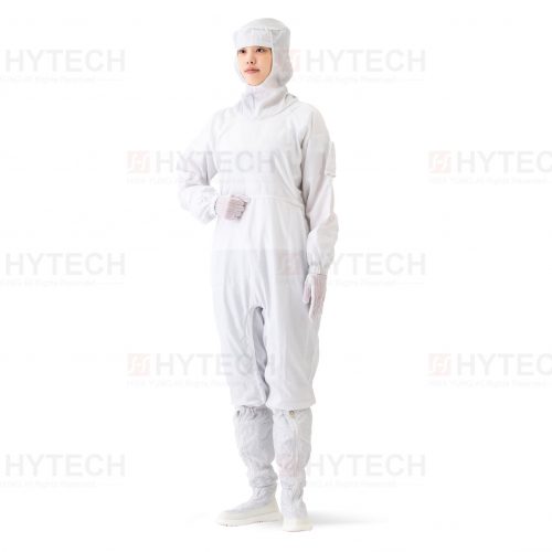 女工作員穿著胯下開連身式無塵衣-露臉款。
