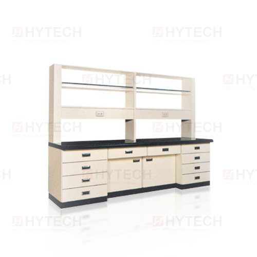 實驗室工作桌，附層架可客製化。